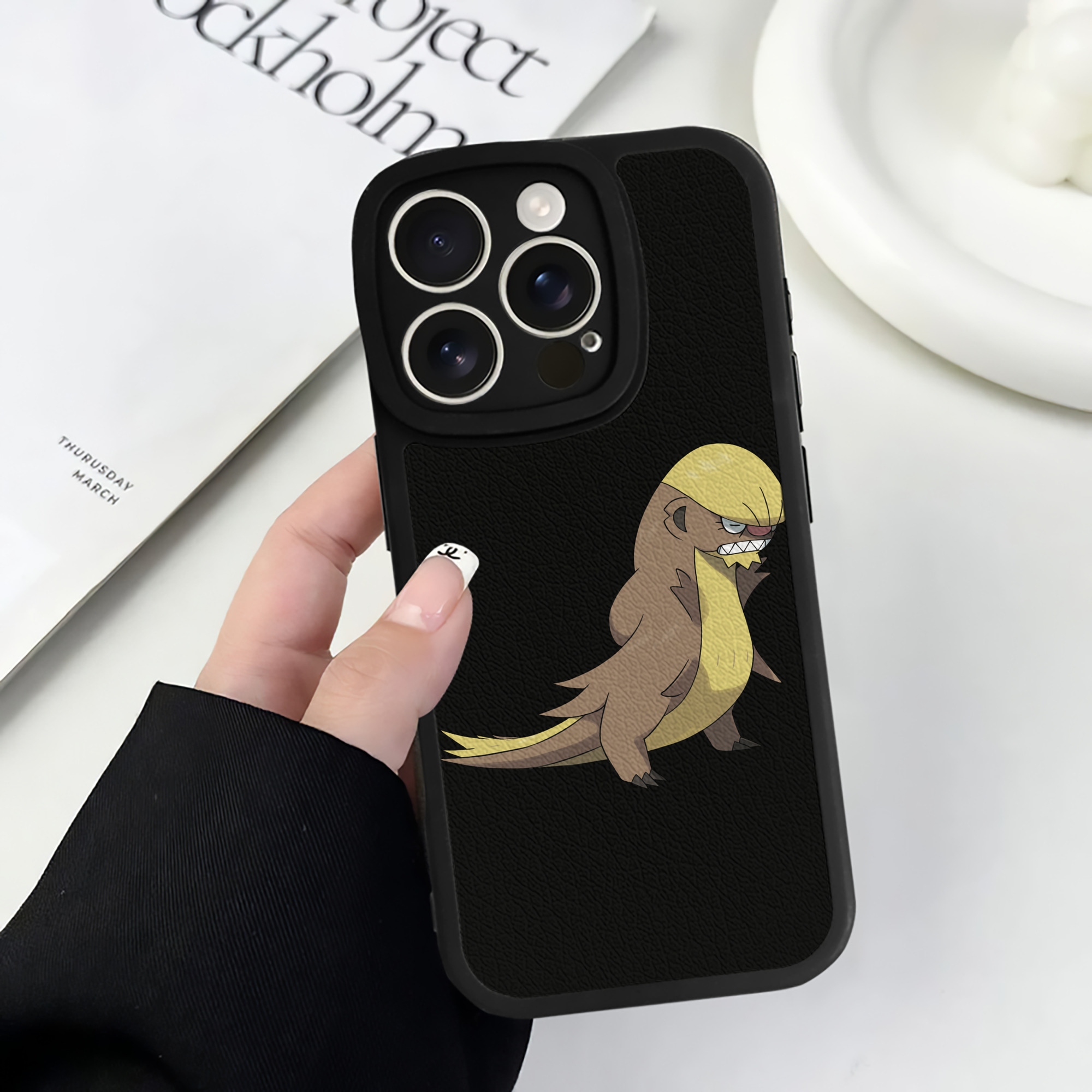 （画像用） ポケットモンスター Pokémon 【iPhone 16シリーズ対応】シリコンスマホケース（レザー調） 材質：シリコン